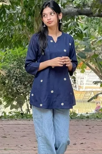 Women floral embroidered floral kurta