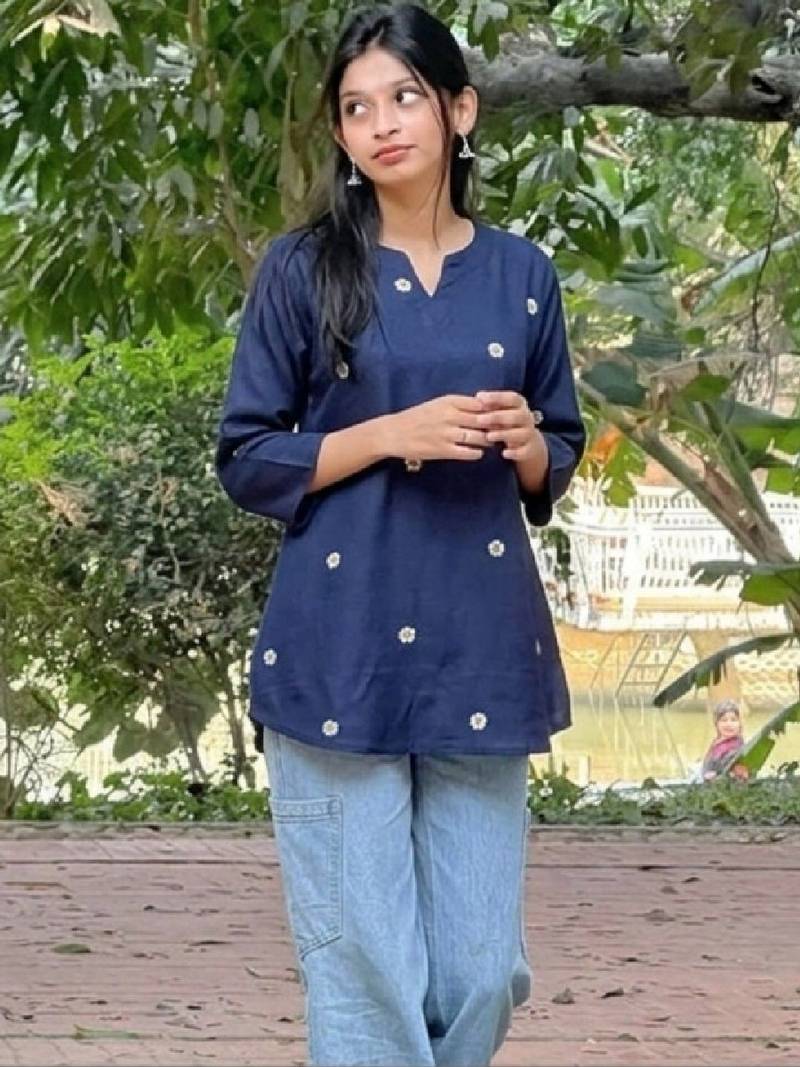 Women floral embroidered floral kurta