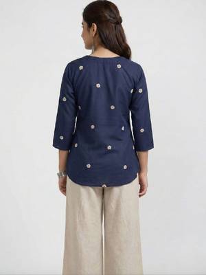 Women floral embroidered floral kurta 4