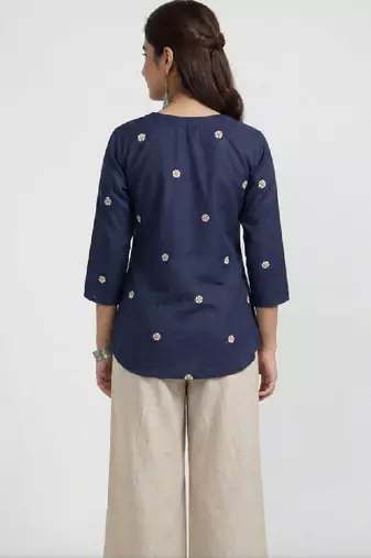 Women floral embroidered floral kurta