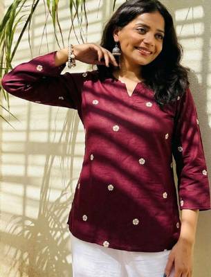 Women floral embroidered kurta 1