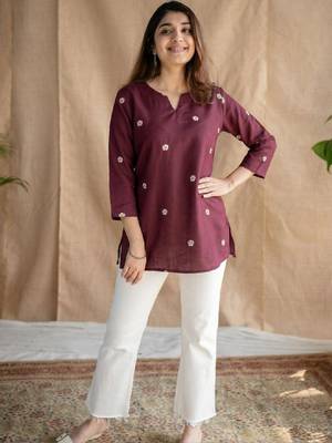 Women floral embroidered kurta 1
