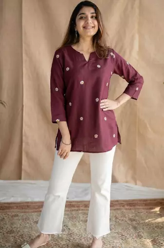 Women floral embroidered kurta