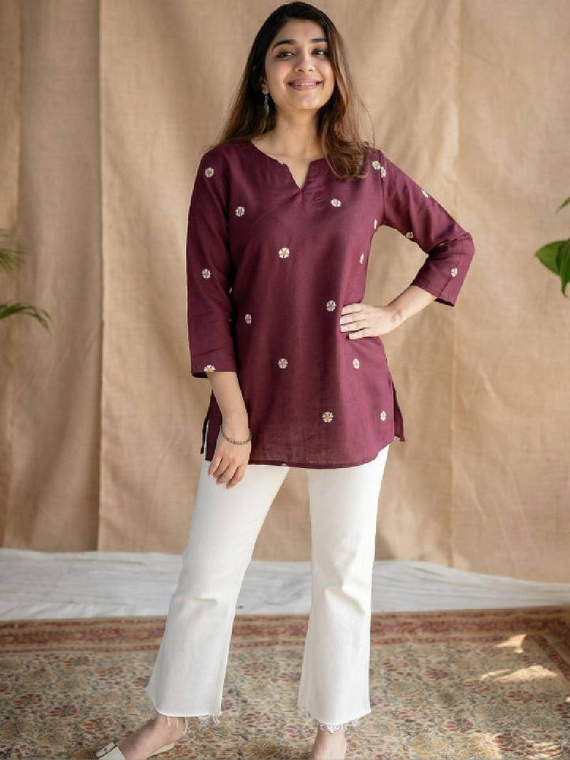 Women floral embroidered kurta