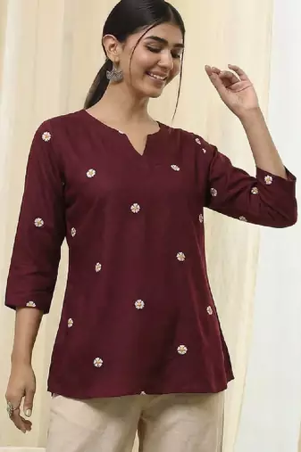 Women floral embroidered kurta