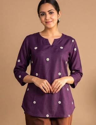 Women floral embroidered kurta 1