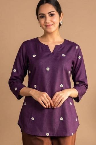 Women floral embroidered kurta