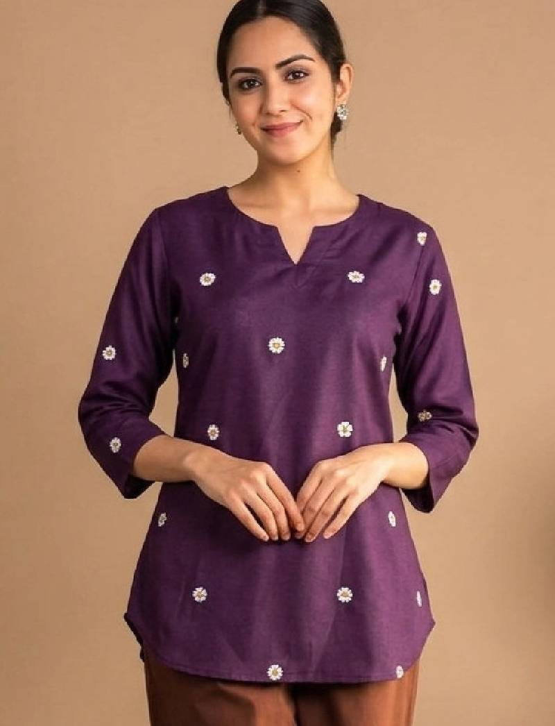 Women floral embroidered kurta
