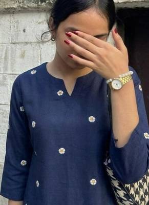 Women floral embroidered floral kurta 1
