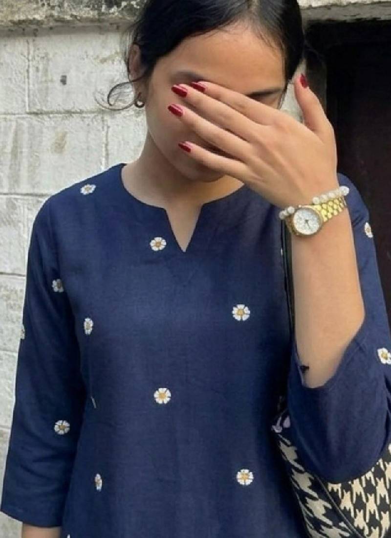 Women floral embroidered floral kurta