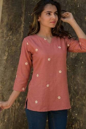 Women floral embroidered floral kurta