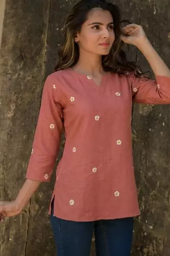 Women floral embroidered floral kurta