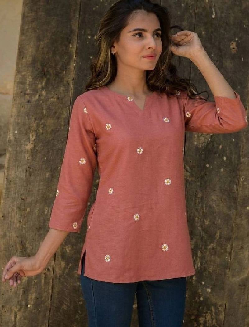 Women floral embroidered floral kurta