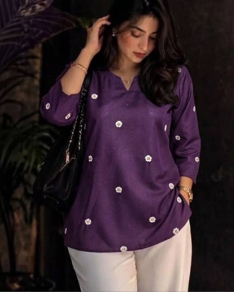 Women floral embroidered floral kurta