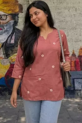 Women floral embroidered thread work floral kurta