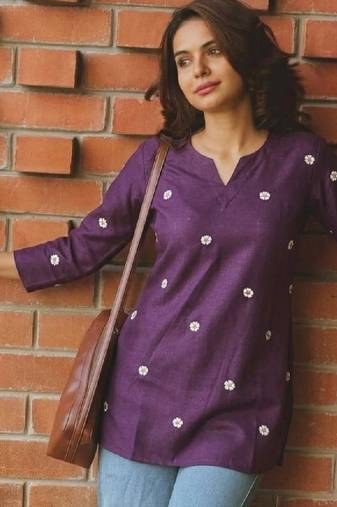 Women floral embroidered kurta