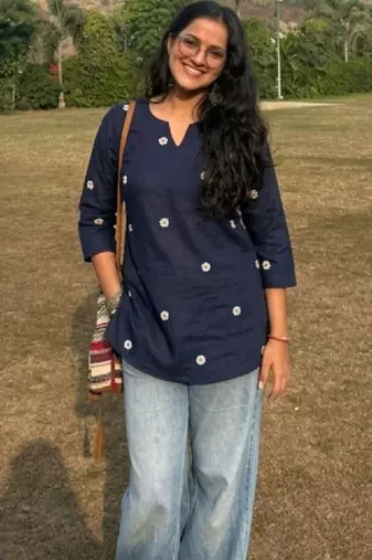 Women floral embroidered kurta