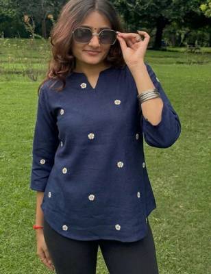 Women floral embroidered floral kurta 1