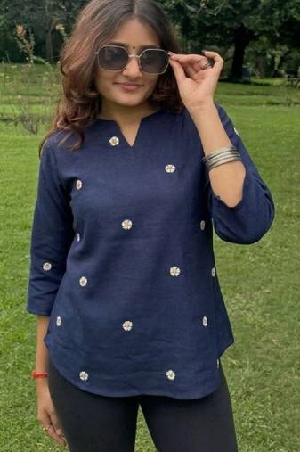 Women floral embroidered floral kurta