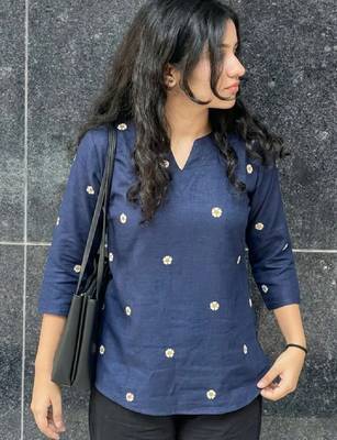 Women floral embroidered thread work floral kurta 1