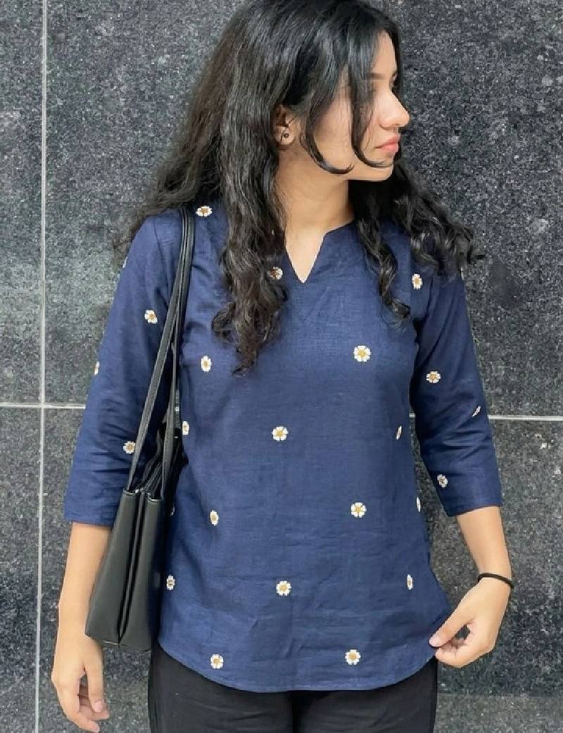 Women floral embroidered thread work floral kurta