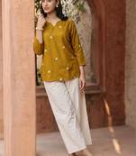 Women floral embroidered thread work kurta