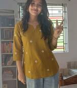 Women floral embroidered kurta