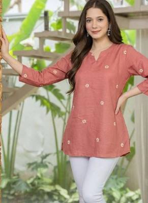 Women floral embroidered floral kurta 1