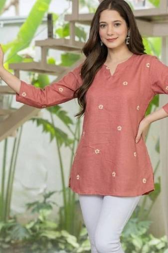 Women floral embroidered floral kurta