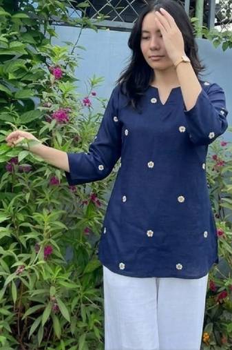 Women floral embroidered floral kurta