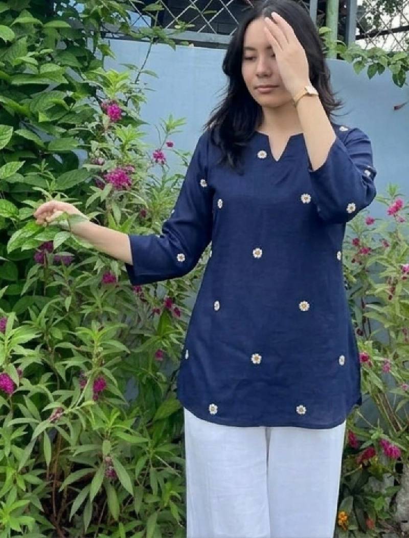 Women floral embroidered floral kurta