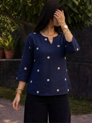 Women floral embroidered floral kurta 1