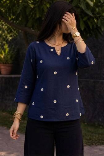 Women floral embroidered floral kurta