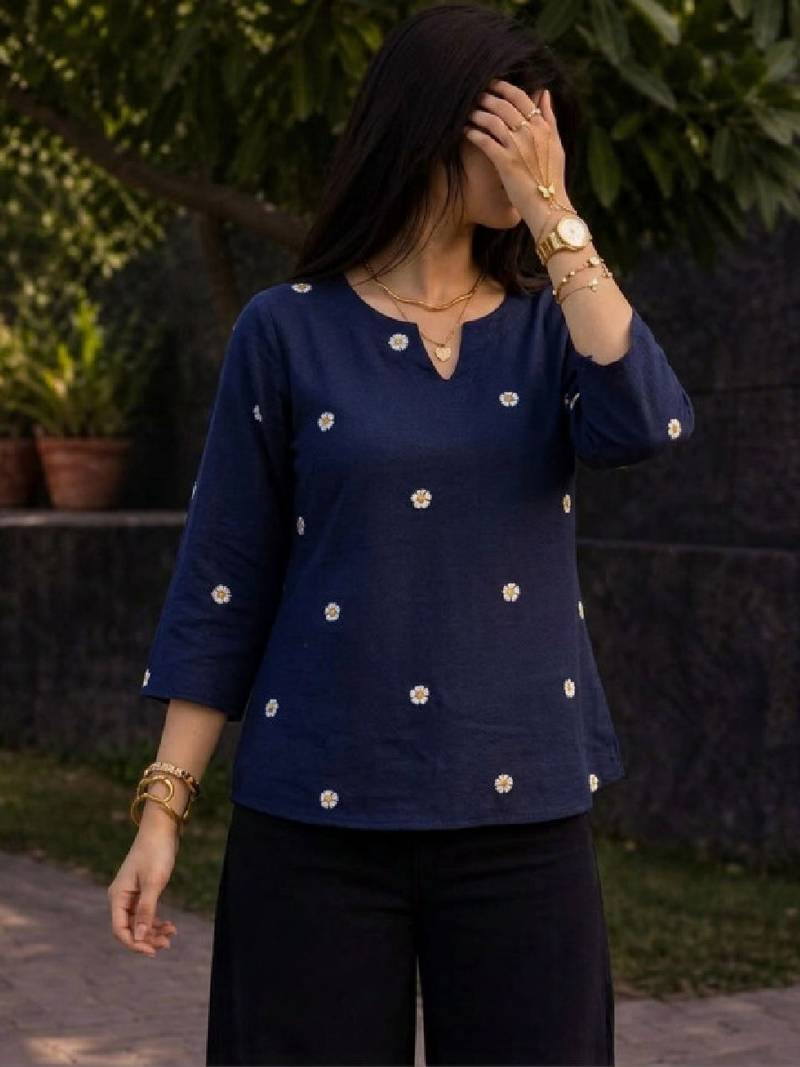 Women floral embroidered floral kurta