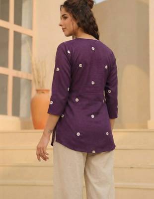 Women floral printed floral kurta 4