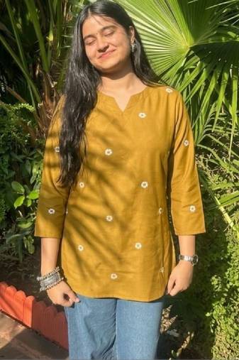 Women floral embroidered floral kurta