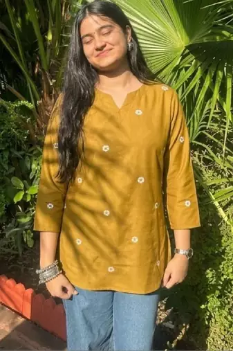 Women floral embroidered floral kurta