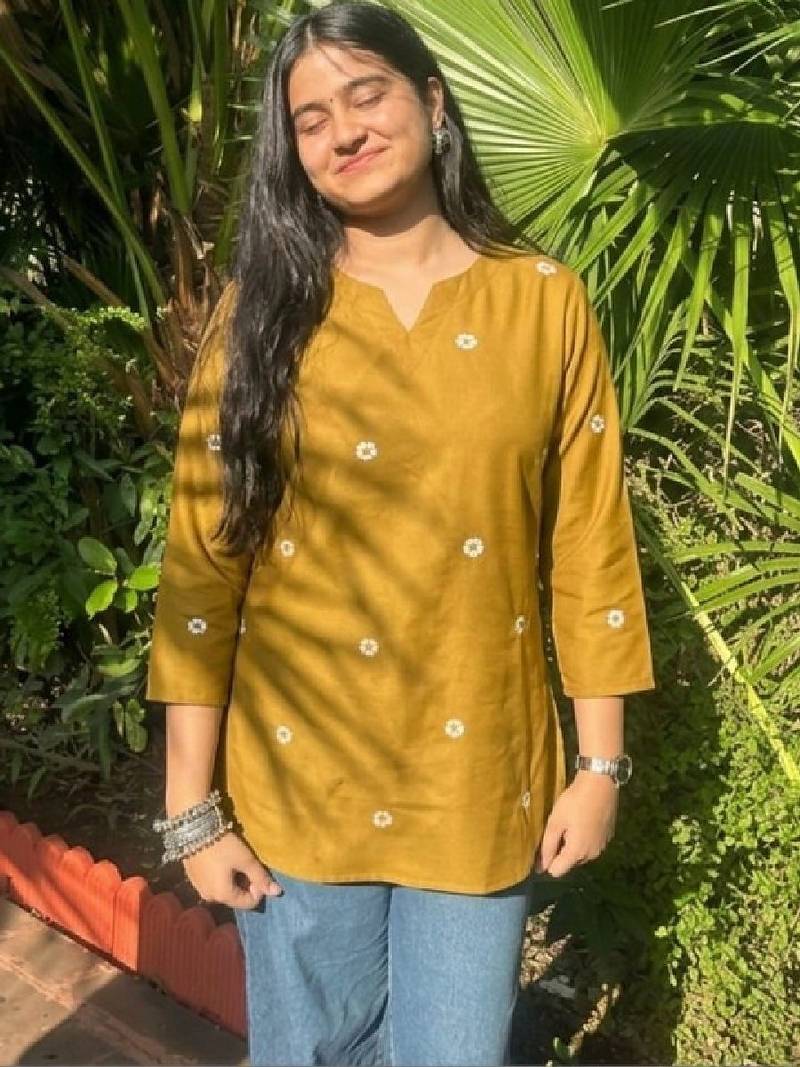 Women floral embroidered floral kurta