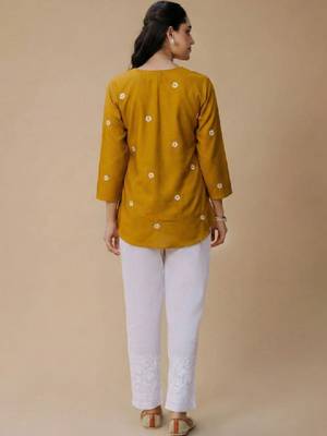 Women floral embroidered floral kurta 4