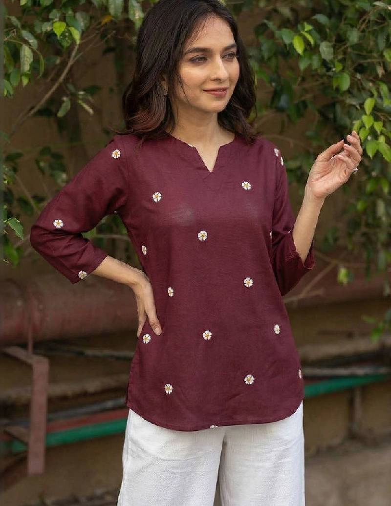 Women floral embroidered floral kurta