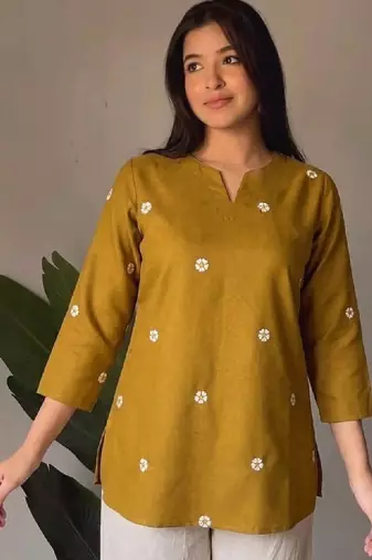 Women floral embroidered kurta