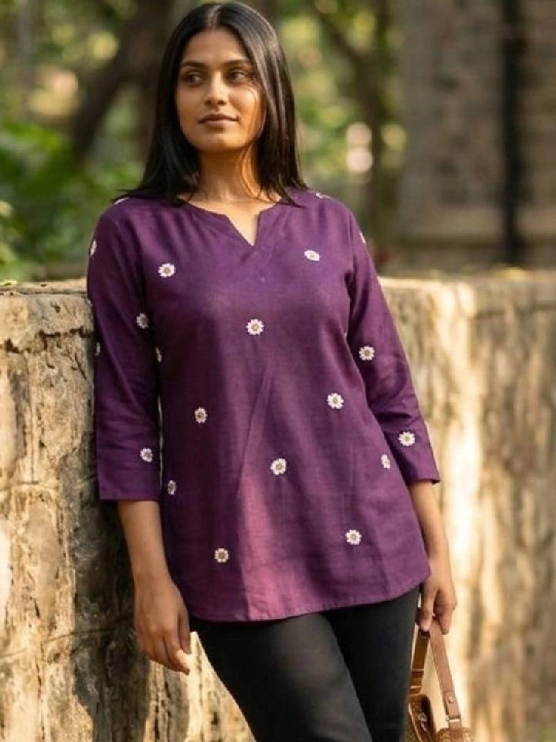 Women floral embroidered floral kurta