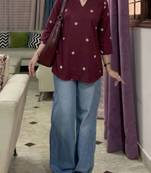 Women floral embroidered thread work kurta