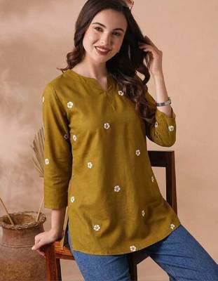 Women floral embroidered kurta 1