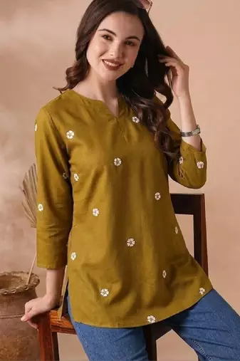 Women floral embroidered kurta