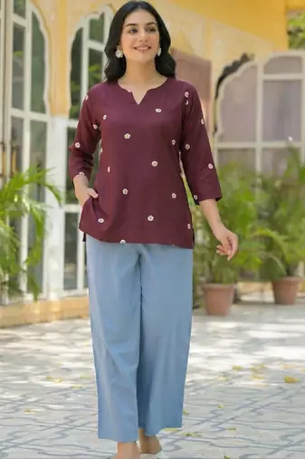 Women floral embroidered thread work kurta