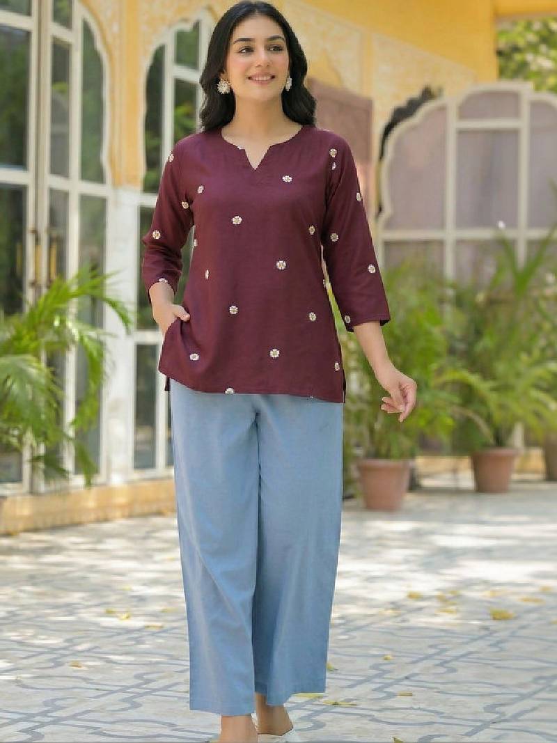 Women floral embroidered thread work kurta