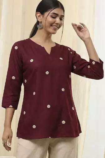 Women floral embroidered thread work kurta