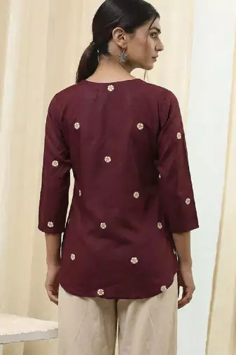 Women floral embroidered thread work kurta