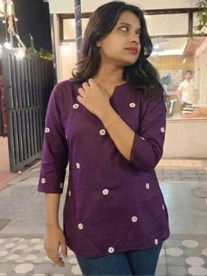 Women floral embroidered floral kurta 1